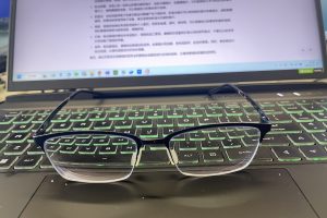 ChatGPT近视眼镜购买指南：防雾防尘、舒适度与价格平衡的完美选择